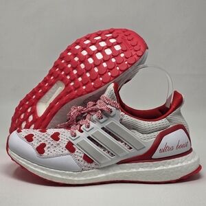 adidas gazelle silver green womens adidas ULTRABOOST 22 Running Shoes | Triple White